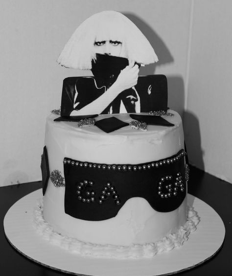 Lady Gaga Cake, Lady Gaga Birthday, Lady Gaga Pictures, Mother Monster, Message Bible, Rock Groups, Bakery Cakes, Lady Gaga, Birthday Presents