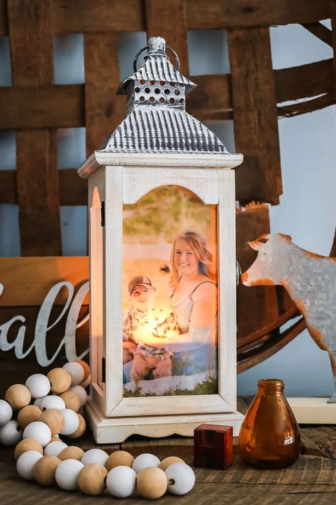 Learn how to make a photo lantern for anyone on your gift giving list! They will love this personalized gift that is easy to make! #giftidea #easycrafts #quickcrafts #lantern #photogift Lantern Photo, Photo Lantern, Christmas In Heaven Lantern, Memory Lantern, Diy Gifts For Grandma, Lantern With Fairy Lights, Diy Lantern, Memorial Lanterns, Photo Gifts Diy