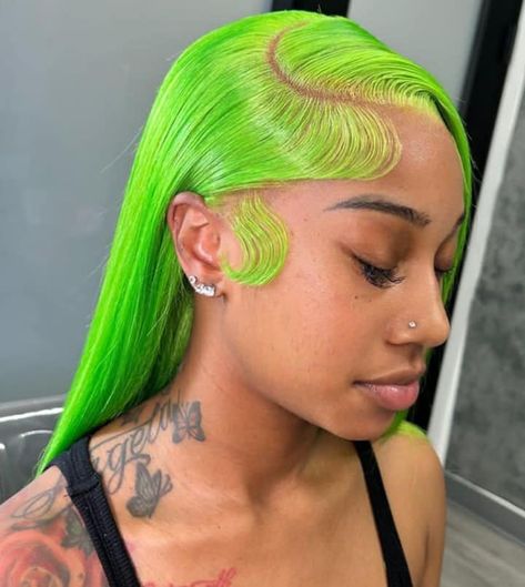 💚💚💚💚🤎🤎🤎 Slime Green Wig, Neon Green Wig, Vacay Hairstyles, Earth Princess, Green Hairstyles, Lime Green Hair, Rich Cat, Hair Loop, Hair Tea