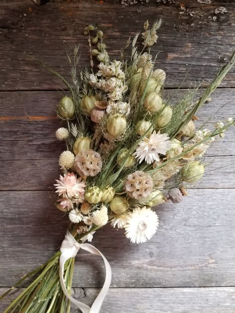 How to Grow, Harvest, and Dry Flowers for Arranging from Team Flower Flower Bar Ideas, Dried Flowers Aesthetic, Herb Crafts, Dried Flower Projects, Dried Flower Bar, Diy Dried Flower Arrangement, Dried Flower Crafts, Herb Bouquet, Dried Flowers Crafts