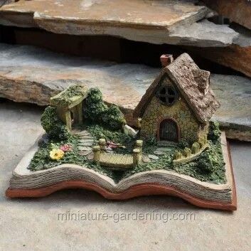 Village Miniature, Clay Fairy House, Fairy Village, Fairy House Diy, Fairy Garden Designs, Fairy Garden Crafts, Faeries Gardens, Deco Nature, Clay Fairies