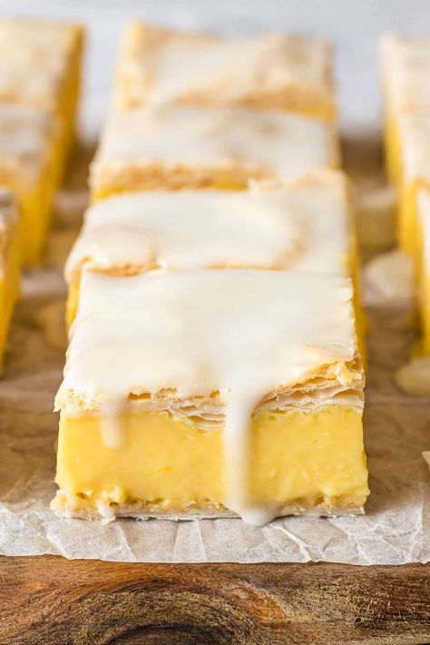 This delicious easy vanilla custard slice has a delightful creamy vanilla custard filling sandwiched between layers of puff pastry and topped with a glaze. Easy Custard Slices Recipe, Custard Slice Recipe Easy, Custard Slices Recipe, Puff Pastry Vanilla Pudding, Vanilla Slices Recipes, Vanilla Slice Recipe Puff Pastries, Easy Vanilla Slice, Custard Squares Recipe, Puff Pastry Custard Recipes