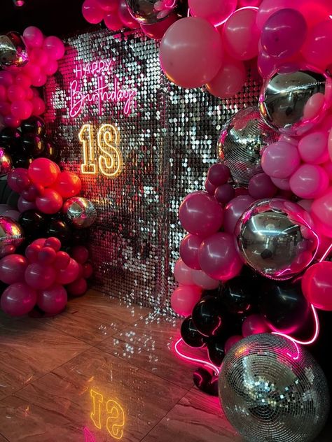 Ballon Arches Birthday, Hot Pink 18th Birthday Party, Pink And Black Disco Party, 18th B Day Party Ideas, Neon Pink Party Decorations, Black And Hot Pink Birthday Party, 18th Bday Decoration Ideas, Disco Barbie Party, Bday Party Theme Ideas