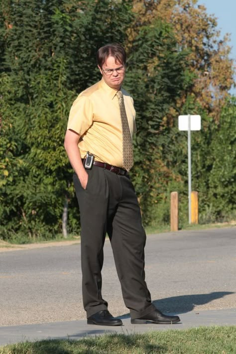 Love Rainn Wilson as Dwight!! I'll miss his show - but really looking forward to his spinoff! Dwight Schrute Outfit, Dwight And Michael Costume, Dwight Shrute Costume, Michael Scott Costume, Bee Costumes, Office Space Movie, Best Of The Office, The Office Characters, Scranton Pennsylvania