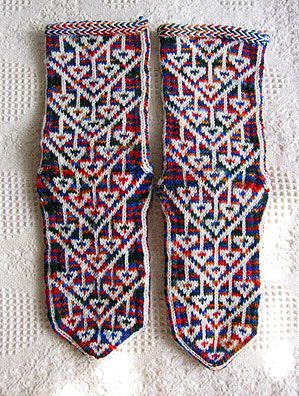 Turkish socks knitted from the toe up from a pattern by Anna Zilboorg (in the book "Fancy Feet"). Kurdish Pattern, Traditional Socks, Turkish Pattern, Handmade Socks, Shoe Image, Sock Knitting Patterns, Knitted Socks, Socks And Heels, Knitted Slippers