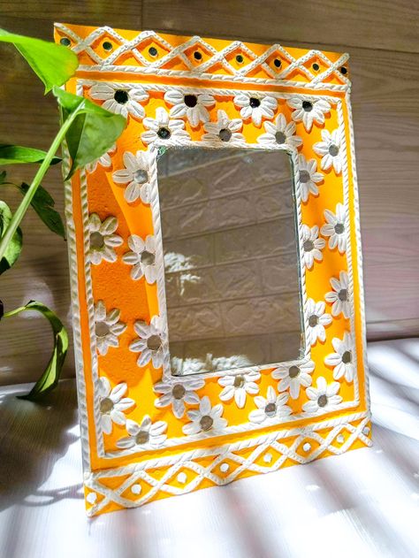 Follow for more Lippan Art Without Mirror, Mirror Crafts Diy, Mirror Lippan Art, Photo Frame Ideas Handmade, Lipan Art, Painted Mirror Art, Wall Art Tutorial, Mosaic Art Diy, Painted Mirror