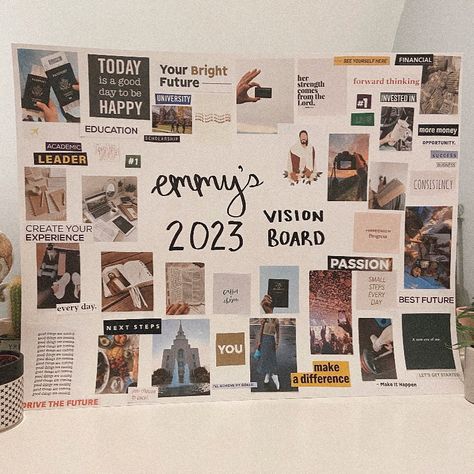 Vision Board Examples Goal Settings, Dream College Vision Board Ideas, Vision Board Ideas With Magazines, Cool Vision Boards, Aspiration Board Ideas, Paper Vision Board Ideas, Bison Board Ideas, Dream Poster Board Ideas, Scrapbooking Vision Board