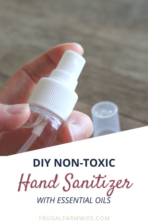 Everybody needs this right now! Make your own non-toxic hand sanitizer with ingredients you probably already have! Natural Hand Sanitizer, Farm Wife, Diy Essentials, Natural Cleaning, Diy Essential Oils, Diy Homemade, Essential Oil Recipes, Diy Natural Products, Aloe Vera Gel