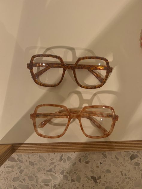 Jimmy fairly Jimmy Fairly Glasses, Vintage Glasses Aesthetic, Glasses Outfit Aesthetic, In The City Aesthetic, The City Aesthetic, Statement Glasses, 70s Glasses, Jimmy Fairly, Glasses Inspo