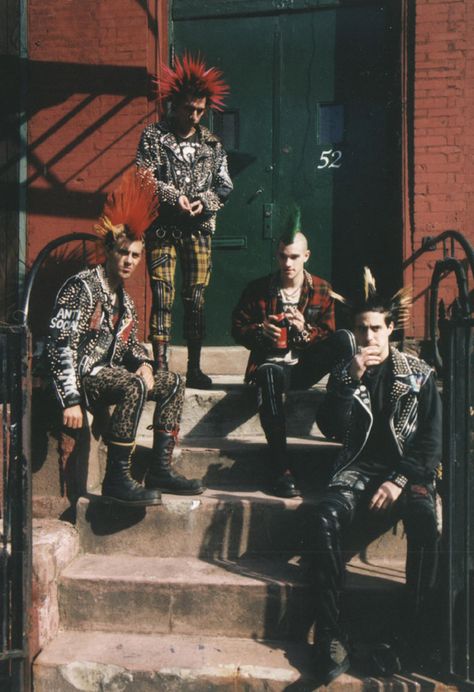 punks. Punk Guy, Punk Guys, Punk Love, 70s Punk, 80s Punk, Piskel Art, Punk Culture, Crust Punk, Arte Punk