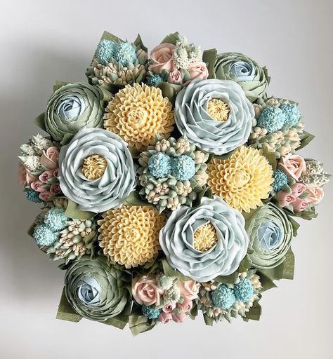 Cupcake Bouquets, Cupcake Shop, Chocolate Bouquet Diy, Buttercream Roses, Cupcake Decoration, Floral Cupcakes, Cupcake Shops, Baby Shower Desserts, Cupcake Bouquet