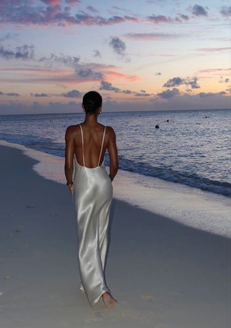 Jasmin Tookes, Beach Fashion Shoot, Beautiful Photoshoot Ideas, Summer Picture Poses, Jasmine Tookes, Resort Outfit, Beach Poses, Beach Photoshoot, Summer Photos