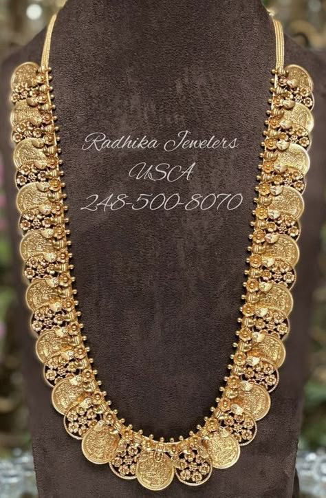 Kasu Mala, Gold Jewelry Prom, Bridal Jewellery Inspiration, Indian Wedding Jewelry Sets, Antique Necklaces Design, Fancy Jewelry Necklace, Gold Earrings Wedding, Goddess Decor, Gold Jewelry Simple Necklace