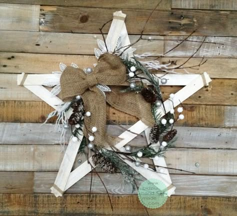 Christmas Star Crafts, Diy Christmas Star, Wooden Christmas Tree Decorations, Decorating Home, Country Christmas Decorations, Christmas Wood Crafts, The Fireplace, Christmas Ornaments Homemade, Hung Up