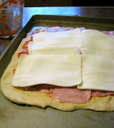 Ham and Cheese Crescent “Roll” Stromboli for #SundaySupper Crescent Roll Stromboli, Ham And Cheese Crescent, Recipes Using Ham, Pizza Stromboli, Stromboli Recipe Easy, Crescent Roll Recipes Dinner, Recipes Using Crescent Rolls, Crescent Dough Sheet, Stromboli Recipe