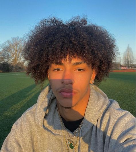 Black Hair Undercut, Hairstyles Afro, Male Haircuts, Haircuts Curly, Male Haircuts Curly, Mixed Guys, Light Skin Men, Black Men Haircuts, Black Men Hairstyles