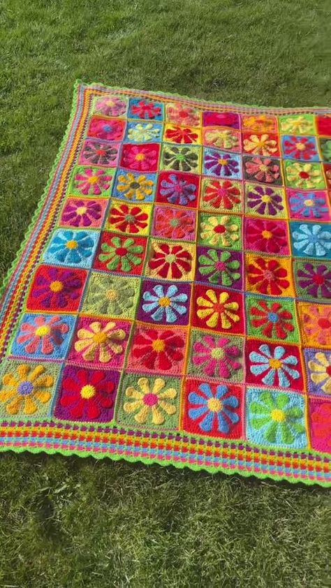 Flowr. #crochetblanket #crochet #crochetflowers #70s Crochet Flower Blanket, Crochet Blanket Designs, Patchwork Blanket, Flower Blanket, Crochet Cushions, Crochet Square Patterns, Blanket Patterns, Fun Crochet Projects, Crochet Motifs