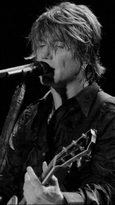 John Rzeznik John Rezeznik, Johnny Rzeznik 90s, John Rzeznik Goo Goo Dolls, John Rzeznik 90s, Old School Hairstyles, Johnny Rzeznik, John Rzeznik, Goo Goo Dolls, Michael J Fox