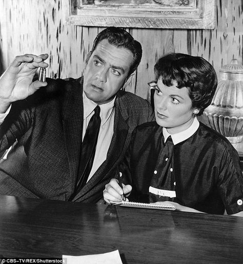 Perry Mason actress Barbara Hale dies at 94 | Daily Mail Online Ted Bessell, Barbara Hale, Vintage Cars 1950s, Raymond Burr, Perry Mason, Elizabeth Montgomery, Tv Icon, Old Tv Shows, Retro Tv