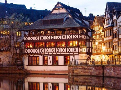 Strasbourg France Restaurants, Christmas In Europe, Alsace France, Strasbourg France, Europe Winter, Rooftop Bar, Strasbourg, Cool Bars, Christmas Market