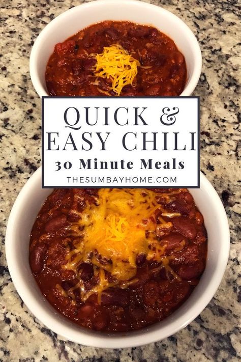 This is a quick & easy homemade chili recipe that you can make in 30 minutes. It tastes delicious, your family will love it, and it couldn't be easier to make. This chili can be made with ground turkey or beef and turns out great either way. Enjoy! #Chili #HomemadeChili #EasyChili #30MinMeals #30MinuteMeals #QuickDinnerIdeas #TurkeyChili #BeefChili #HomestyleChili #Dinner #EasyMeal Easy Homemade Chili Recipe, Quick Chili Recipe, Winning Chili Recipes, Chili Recipe Stovetop, Easy Homemade Chili, Easy Chilli, Homemade Chili Recipe, Quinoa Chili, Beef Chili Recipe