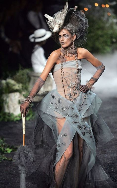 Dior by John Galliano Fashion Show Details Gowns Runway, Galliano Couture, Drag Clothing, Walking Pose, Isabella Blow, Galliano Dior, Stella Tennant, Runway Gowns, Gown Fashion