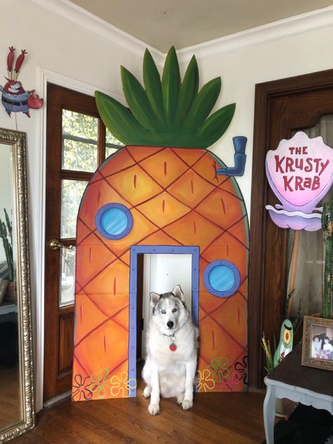 Hand Painted Carnival Cutout of Pineapple and Signs #spongebobparty #partydecor #customparty Spongebob Photo Booth, Homemade Spongebob Decorations, Spongebob Outdoor Party, Spongebob Pineapple House Diy, Spongebob Squarepants Decorations, Pineapple Bedding, Spongebob Birthday Party, Spongebob Party, Spongebob Birthday