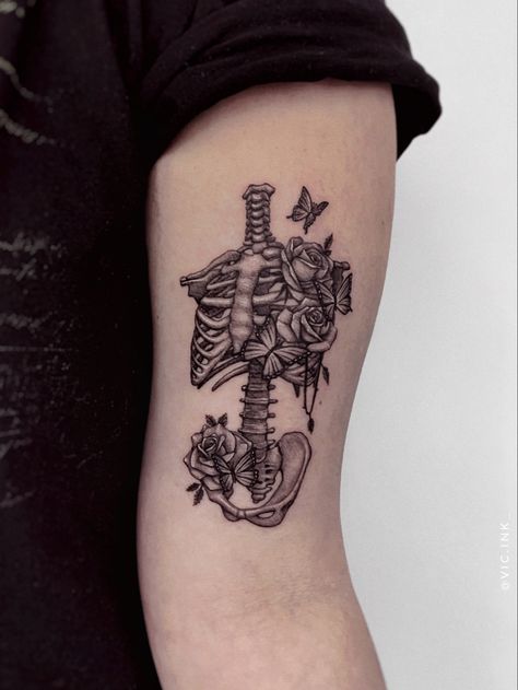 Tattoo of a skeleton torso with roses and butterflies. Black and grey, detailed, single needle / microrealism tattoo. Painter Tattoo, Blast Over Tattoo, Ambigram Tattoo, Blue Butterfly Tattoo, Graphic Tattoo, Skin Tattoo, Torso Tattoos, Bone Tattoos, Tattoo Parlor