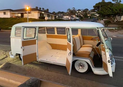 Volkswagen Bus Interior, Kombi Interior, Vintage Volkswagen Bus, Vw Microbus, Vw Bus Interior, Chevy Corvair, Motorhome Interior, Vw Ideas, Cute Vans