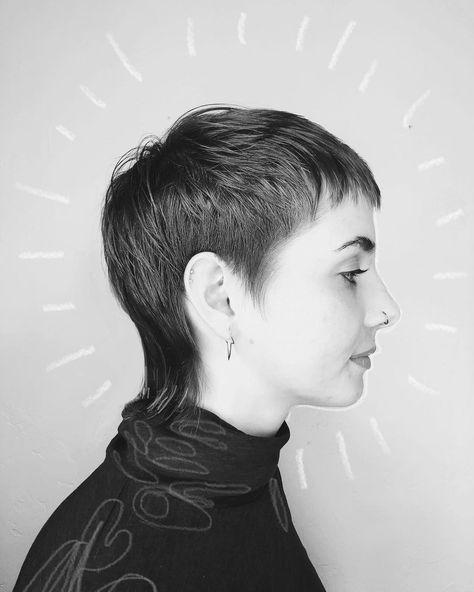 Mullet Short Bangs, Cropped Mullet, Mini Mullet Hair Women, Micro Mullet, Pixie Mullet Haircut For Women, Mixie Pixie Mullet, Shaggy Layer, Very Short Mullet, Short Mullet Women