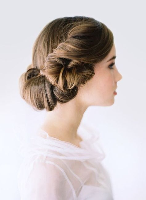 Twisted hairstyle - channel your inner Princess Leia Natural Wedding Hairstyles, Hair Chalk, Vintage Wedding Hair, Peinados Recogidos, Fishtail Braid, Kesha, Wedding Hairstyles Updo, Salon Design, Hair Envy