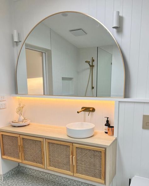 Small Ensuite Ideas, Arch Mirror Bathroom, Hamptons Farmhouse, Small Ensuite, Beautiful Bathroom Vanity, Mirror Unit, Modern Bathroom Mirrors, House Bathrooms, Double Mirror