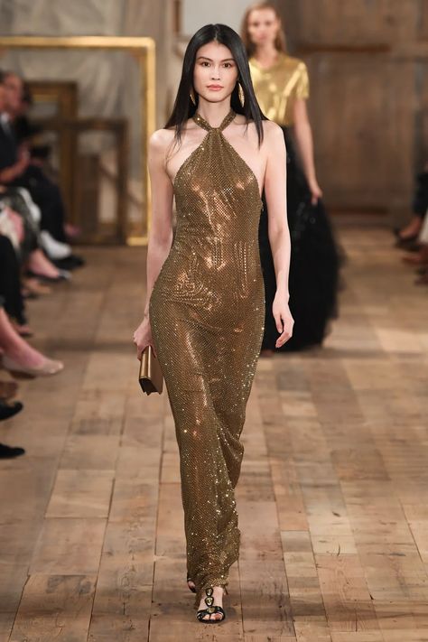 Ralph Lauren RTW Spring 2024 [PHOTOS] – WWD Ralph Lauren Ss24, Ralph Lauren Runway, Runway Gowns, Mode Shoes, 90s Runway Fashion, Ralph Lauren Style, Runway Dresses, Gala Dresses, Ralph Lauren Outfits