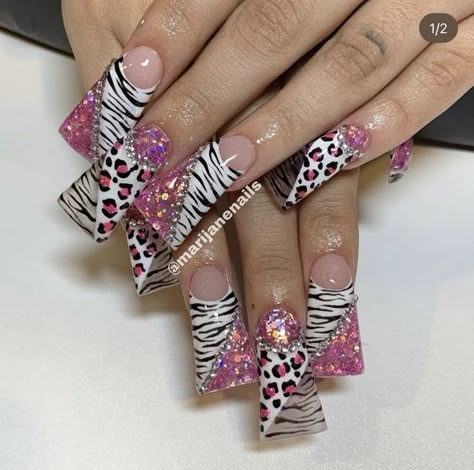 Trashy Nails, Blue Diamond Nails, Mcbling Nails, Pink Black Nails, Nails Duck, 2000s Nails, Mc Bling, August Nails, Black Acrylic Nails