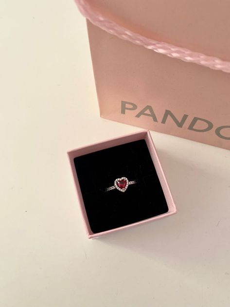 Promise Rings Pandora, Cute Promise Rings, Rings Heart, Pandora Bracelet Designs, Pandora Ring, Pandora Rose, Pandora Heart, Creative Gifts For Boyfriend, Pandora Rings