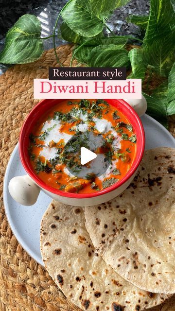 Dhruvi Jain on Instagram: "✨Who Doesn’t crave for a Good Restaurant-Style Punjabi Sabji at Home?  This is Veg Diwani Handi: Ready in Under 30 Minutes with Lots of Veggies!  — Ingredients: * For gravy: •1tbsp oil •Whole spices (khada masala) •4to5 chopped tomato •1/4th cup cashews/musk melon seeds •2to3 Kashmiri chilli •Itsp salt •1/4th cup water  *cook for 10-15 mins.   *Once cook remove whole spices, let it cool completely & grind into a thick gravy.   * For Handi: •1tbsp oil + 1 tbsp ghee  •1tsp cumin seeds •1/2cup capsicum •1/2cup beans •1/2cup boiled green peas •1/4 cup cabbage •1tsp salt •1tsp red chilli powder •1/2tsp turmeric powder •1tsp corainder powder •1tsp garam masala •Prepared Gravy •1/2cup paneer  Garish with with fresh cream or Malai & Kasuri methi.  Try me! This is worth t Gravy Sabji Recipe Vegetarian, Jain Sabji Recipe, Punjabi Sabji Recipe, Garlic Meals, Veg Sabji, Musk Melon, Kashmiri Chilli, Kasuri Methi, Green Capsicum