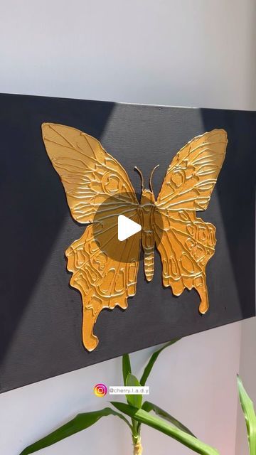 Hot Glue Butterfly, Hot Glue Painting, Hot Glue Crafts, Crafts With Hot Glue, Hot Glue Art, Summer Art Projects, Glue Art, Glue Painting, Golden Butterfly