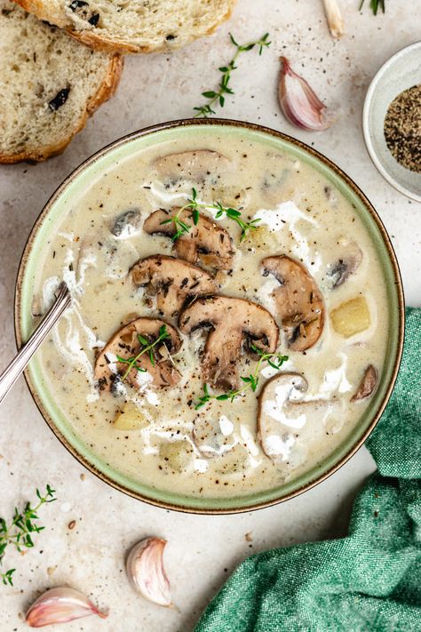 Mushroom and potato soup - The Delicious plate Mushroom Potato Soup, Garlic Broth, Cranberry Walnut Bread, Carrot And Lentil Soup, Butter Alternative, Olive Bread, Apple Soup, Pasta Side Dishes, Fried Mushrooms