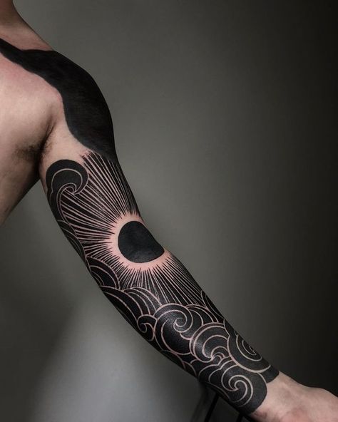 Forearm Cover Up Tattoos, Black Sleeve Tattoo, Geometric Tattoo Sleeve Designs, Warrior Tattoo Sleeve, Ancient Art Tattoo, Tatuagem Masculina Pequena, All Black Tattoos, Black Tattoo Cover Up, Torso Tattoos