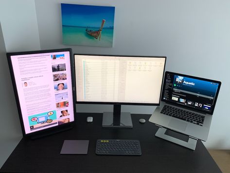 Dual monitors connected to apple macbook pro Best Dual Monitor Setup, Monitor Setup, Dual Monitor Setup, Dual Monitor, Pc Setup, Electronics Design, Apple Macbook Pro, Diy Electronics, Desk Setup