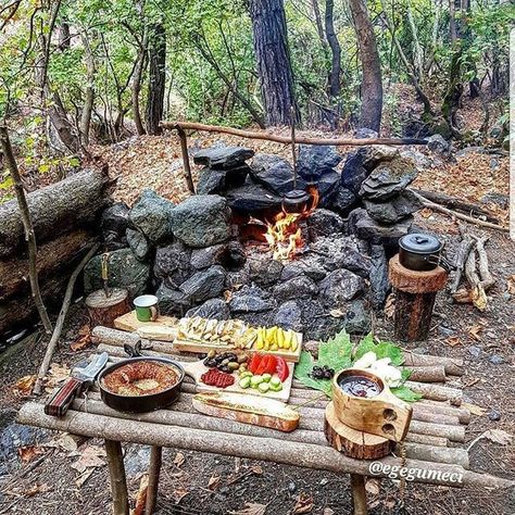 Bushcraft Cooking, Bushcraft Shelter, Camping Nature, Bushcraft Camping, Survival Shelter, Campfire Cooking, Survival Food, Camp Cooking, Turkey Travel