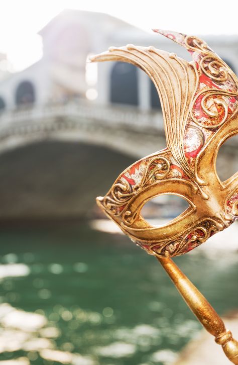 Venice Festival Mask, Carnival Dancers, Carnival Fashion, Creepy Carnival, Venice Mask, Photo Landscape, Italian City, Carnival Of Venice, Best Of Italy