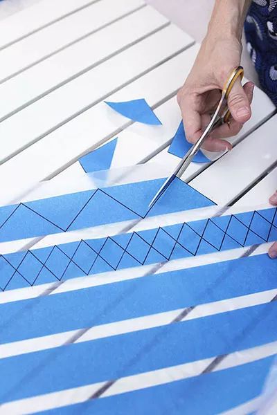 5 Painters Tape Wall Ideas - Zen of Zada Painters Tape Wall, Painters Tape Design, Painters Tape Art, Canvas Art Diy, Painting Baseboards, Tumeric Face, Waxed Paper, Tape Wall, Tape Design