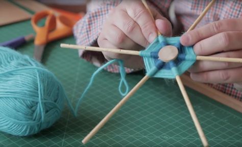 Learn how to make a grown up version of a gods eye with Robert Mahar on the CreativeLive blog! God's Eye Craft How To Make, Eye Printable, Eye Video, God Eye, God's Eye Craft, Mandala Yarn, God's Eye, Camp Crafts, Yarn Bracelets