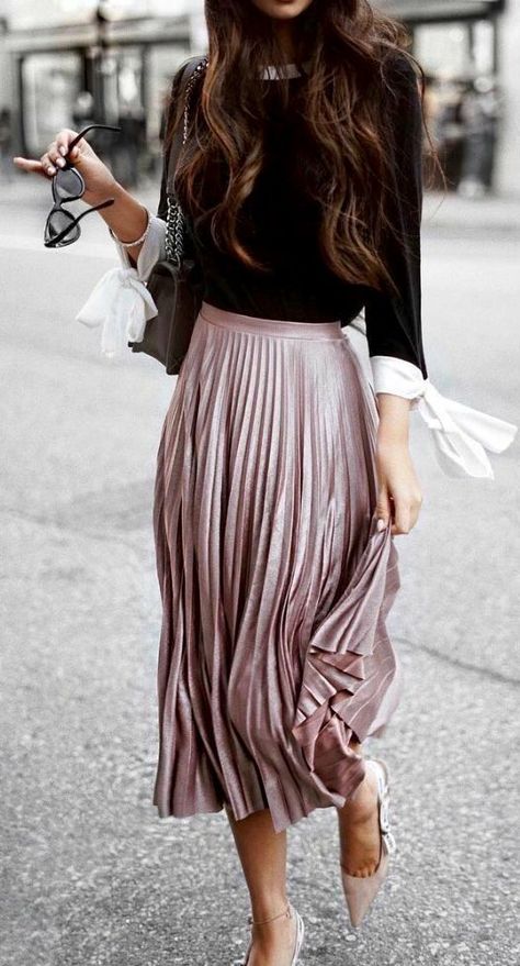 Pink Pleated Midi Skirt, Fall Fashion Coats, Metallic Pleated Skirt, Skirt Diy, Skirt Tulle, Rock Outfit, Look Retro, Trendy Skirts, Metallic Skirt