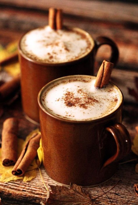 Cozy Fall Drinks, Cinnamon Latte, Coffeehouse, Fall Drinks, Coffee Photography, Pumpkin Flavor, Autumn Coffee, Pumpkin Spice Latte, Halloween Wallpaper