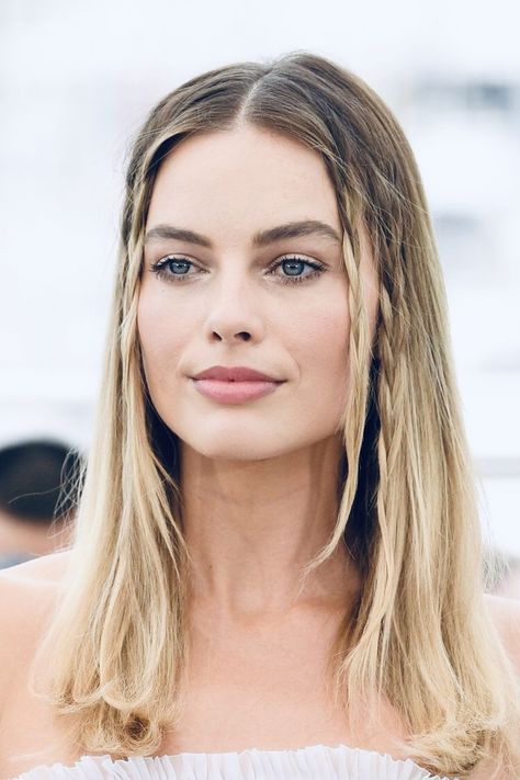 Margot Robbie Styling Iron, Hailey Baldwin, Margot Robbie, Cool Hair Color, Grow Out, Natural Hair Color, Cool Haircuts, Best Hair, Hair Colors