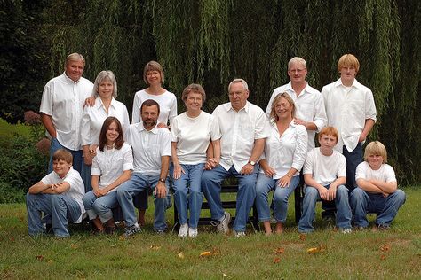 Large Family Photo Shoot Ideas, Large Family Pictures, Large Family Photography, Family Portrait Ideas, Family Picture Ideas, Large Family Portraits, Large Family Poses, Extended Family Photography, Big Family Photos