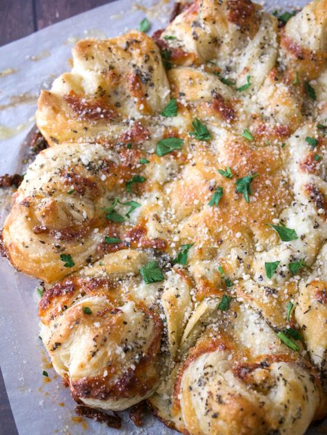 Herb and Cheese Puff Pastry Snowflake – Recipes By Val Snowflake Appetizers, Puff Pastry Snowflake, Snowflake Recipes, Cheesy Puff Pastry, Puff Pastry Cookies, Puff Pastry Appetizers, Pastry Appetizer, Cheese Puff, Cheese Puff Pastry