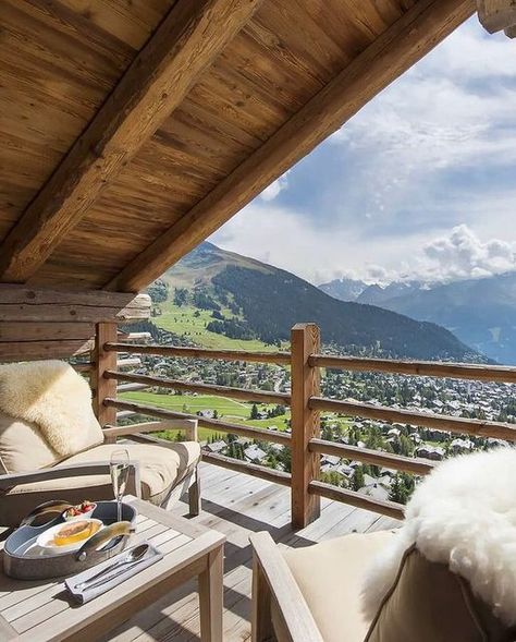 CHALET iNTERIOR FOR MOUNTAIN LOVERS⛰ on Instagram: "👀 From time to time you need to enjoy a nice Mountain View. What’s your favorite mountain spot? Let us know🙂 . . . 📷 by @yves.garneau . . #verbier #chalet #chalets #mountainhomes #mountainhome #terrace #mountainview #thealps #alpen #switzerland #schweiz #amazingview" Switzerland House Interiors, Switzerland Chalet, Switzerland Home, Switzerland House, Alpine Chalet, Chalet Interior, Swiss Chalet, Mountain Lover, Italian Alps